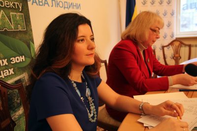 Олена Сапожнікова, Лариса Вітковська (зліва напарво). Автор фото: Олег Шинкаренко